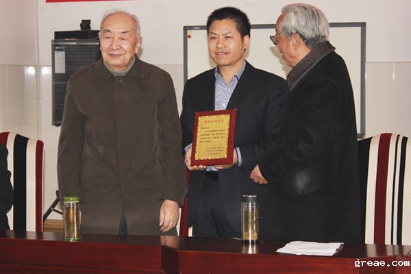 米兰app体育官方入口下载安装集团参加“汴桥流韵”村企共建暨“滁州好人”邬玉明颁证座谈会(图2)