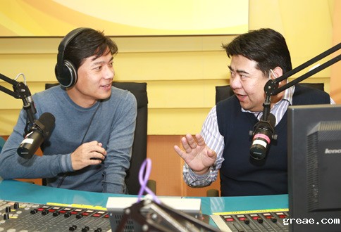 百度公司董事长兼CEO李彦宏做客《企业家说》，谈当政协委员责任比压力大(图1)